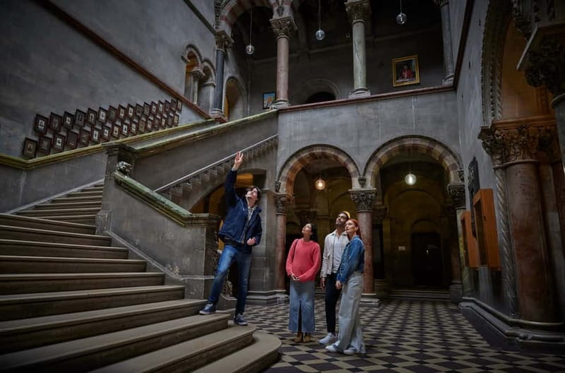 Dublin: Trinity College Campus Guided Walking Tour - A student guide changes the tone
