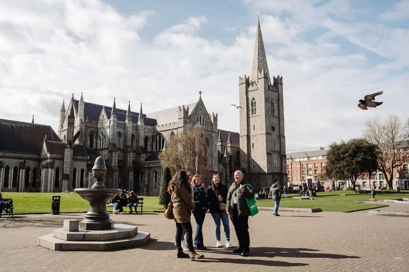 Dublin: Trinity College, Castle, Guinness and Whiskey Tour - Walking Dublin’s old center and Dublin Castle