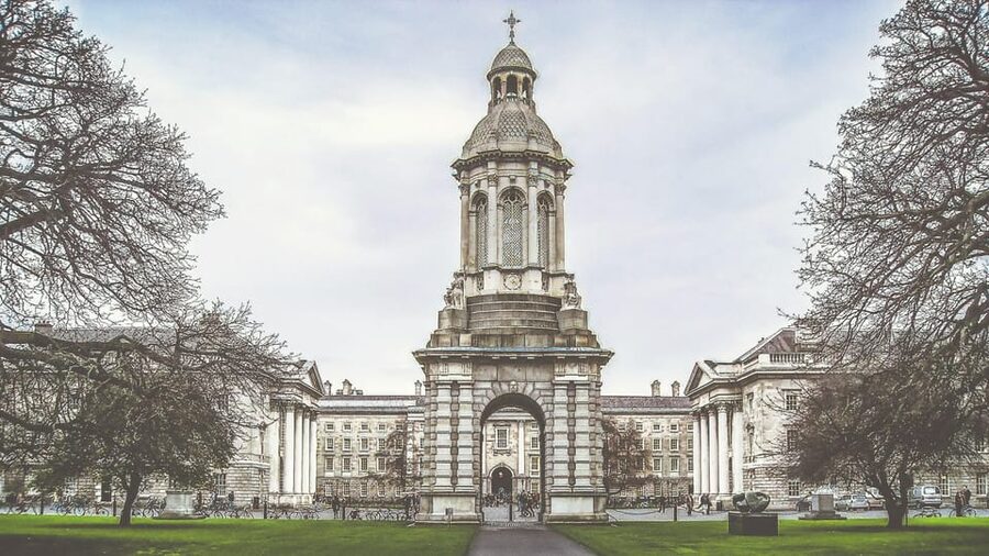 Dublin walking tour: ghosts & haunted places - The Green Lady and a dangerous pub