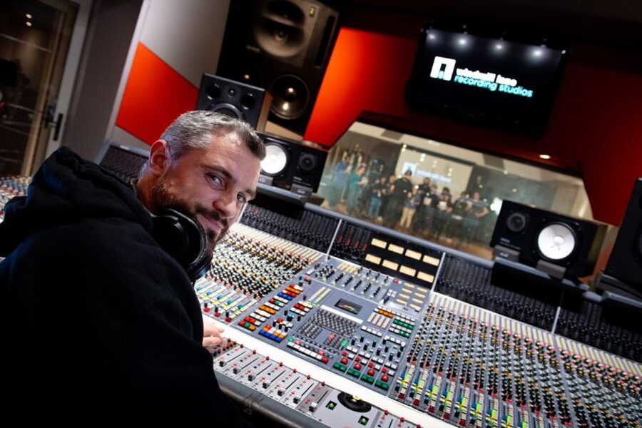 Dublin: Windmill Lane Recording Studios Tour - Hearing the live room in action
