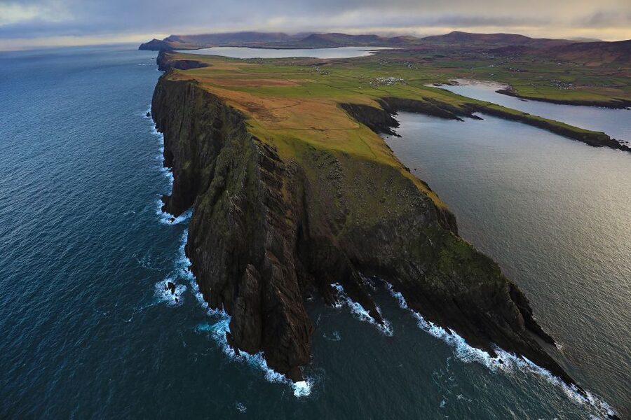 From Dublin: 4-Day Southern and Western Coast Tour - The guides, group setup, and tour organization