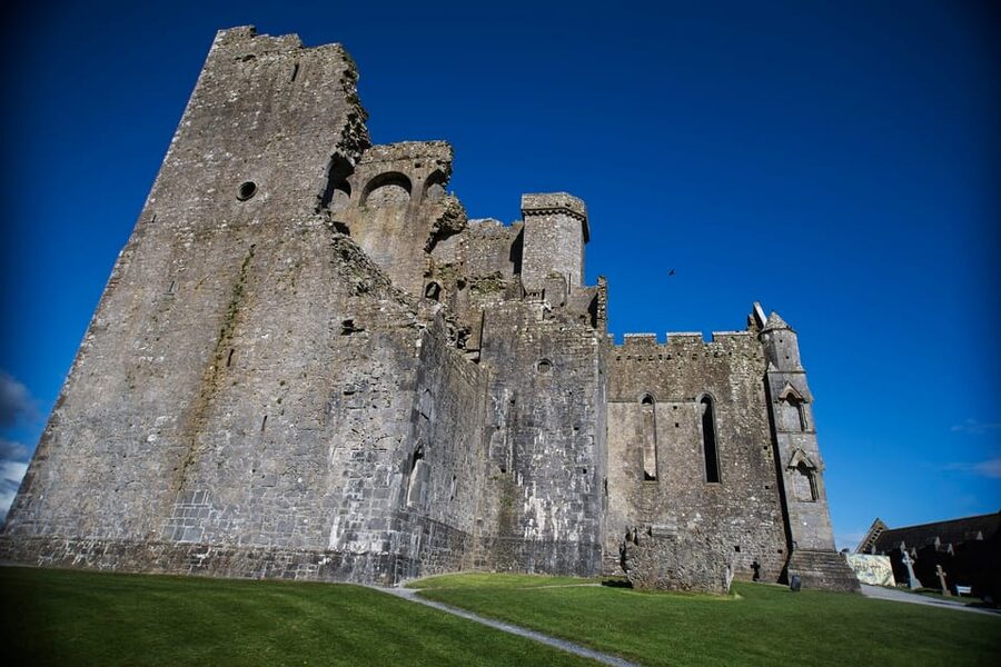 From Dublin:Cork,Cahir Castle,Rock of Cashel Tour in Spanish - Who should book this tour