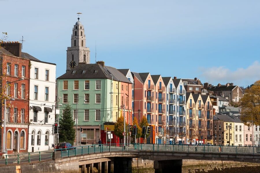 From Dublin:Cork,Cahir Castle,Rock of Cashel Tour in Spanish - Cahir Castle and its river setting