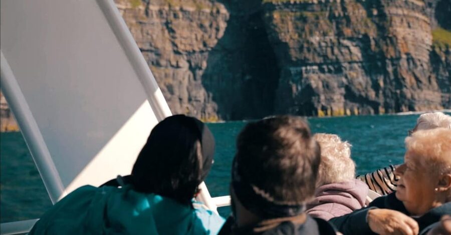From Dublin: Galway + Cliffs of Moher Boat Cruise in Spanish - Galway in 2.5 hours: what to see first