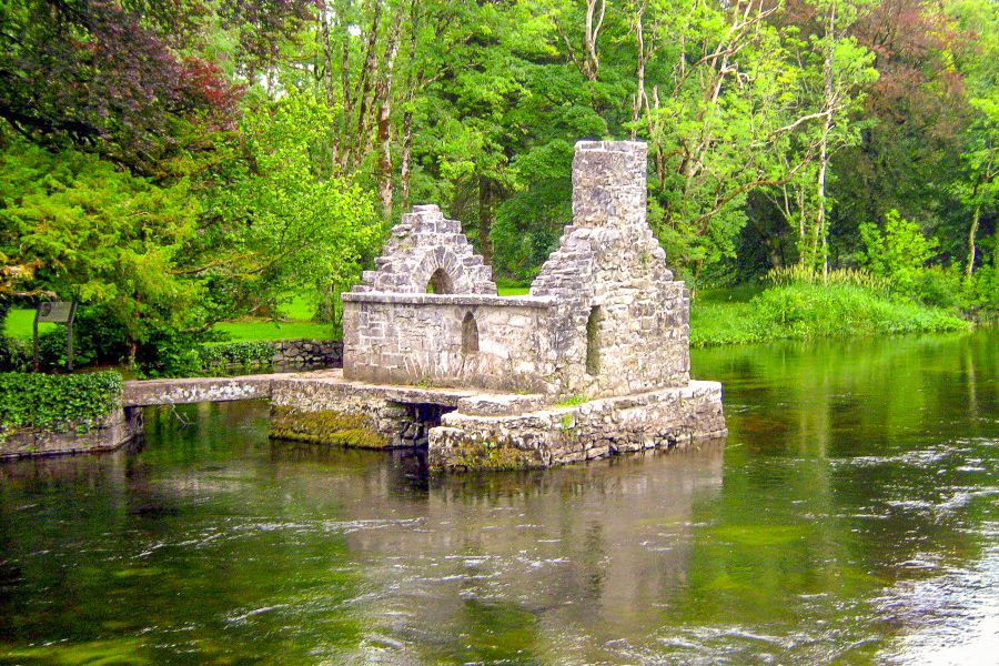 Galway, Cliffs of Moher & Connemara: 2-Day Combo Tour - Leaving Dublin and crossing the midlands
