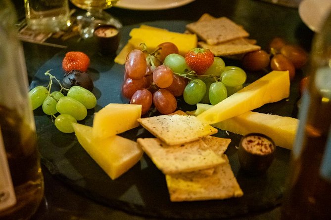 Premium Whiskey and Food Tasting in Dublin - The guide makes the difference