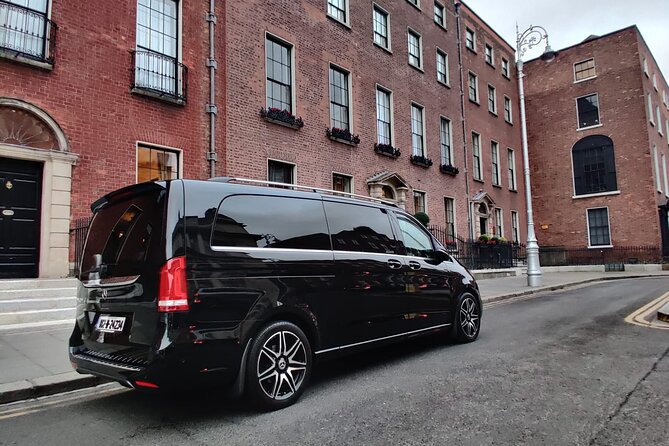 Private Dublin Airport Transfers to City Center Hotels - The roughly 45-minute ride into Dublin