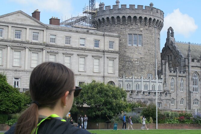 Private Guided Walking Tour in Dublin - City Hall and the road toward Temple Bar
