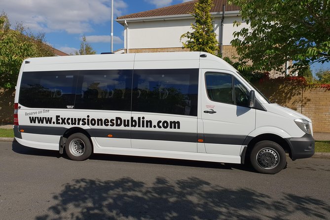 Private tour to the Cliffs of Moher guided in Spanish - The long road west from Dublin