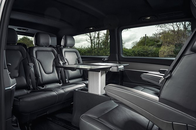 Private Transfer: Dublin Airport DUB to Dublin by Luxury Van - The first 60 minutes after a delayed flight