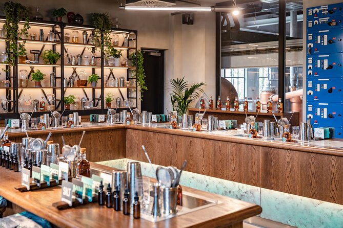 Roe & Co Distillery Experiences - Choosing between Blending and Flavors
