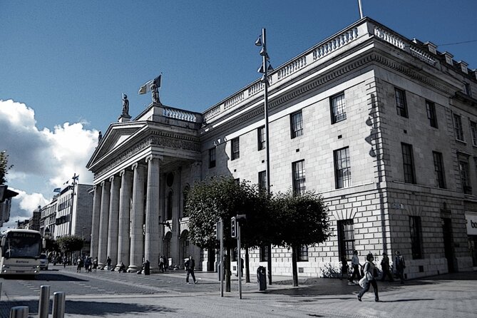 Self-Guided Scavenger Hunt: Dublin Adventure - Crossing the Ha’Penny Bridge
