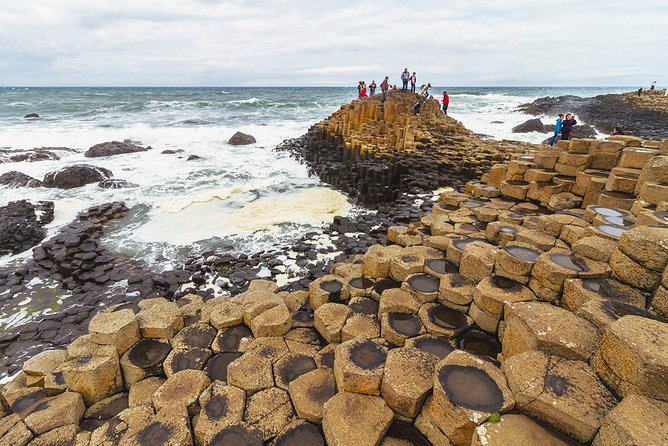 Spanish Belfast And Giants Causeway Tour - Belfast from the bus, then on foot