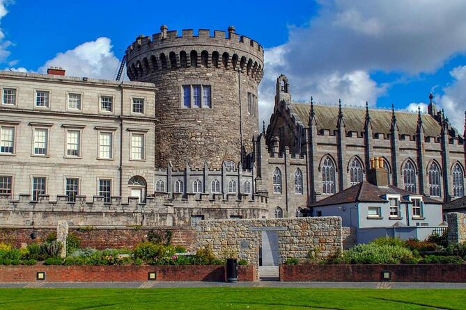 St Patrick's Cathedral, Book of Kells and Dublin Castle Tour - A quick Molly Malone stop with local color