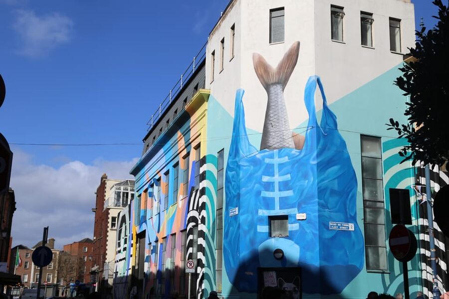 Street Art Walking Tour - Crampton Court and the small gallery visit