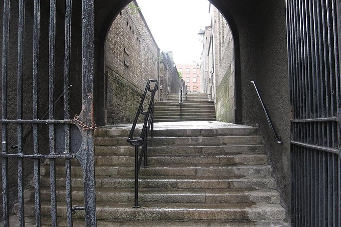 The Best of Dublin - Highlights and Hidden Corners - City Hall and the approach to Dublin Castle