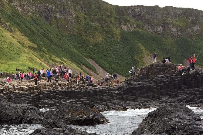 The Giant's Causeway, Dunluce Castel and Belfast - Spanish guide - Dunluce Castle above the sea