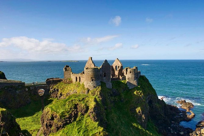 The Giant's Causeway, Dunluce Castel and Belfast - Spanish guide - Why the Spanish guide matters