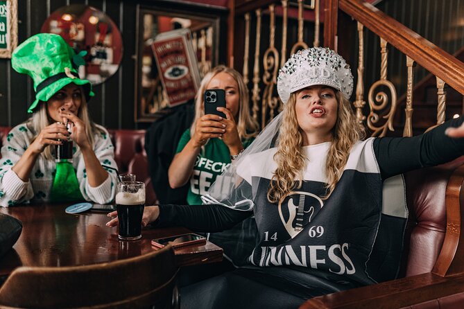 The Irish Dance Party in Dublin - Choosing a seat at Merchants Arch Bar