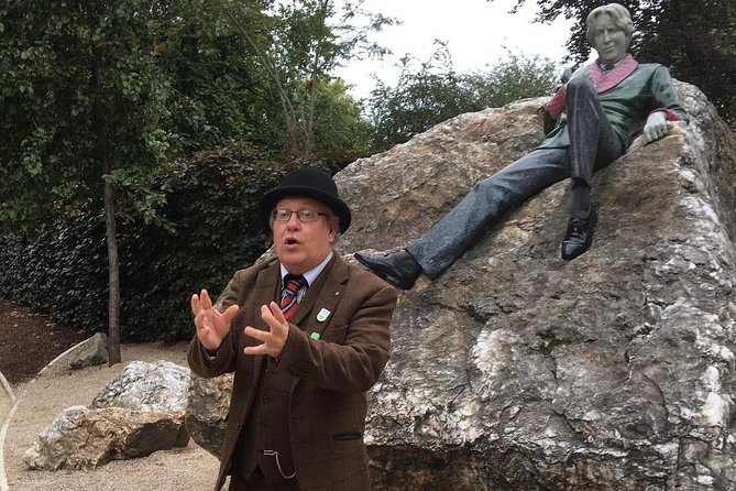 Walking tour in Merrion Square Park - Dublin Rogues Tour - A full circuit of the park’s statues