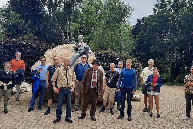 Walking tour in Merrion Square Park - Dublin Rogues Tour - Dave Kavanagh’s storytelling style