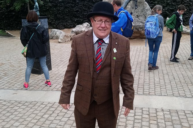 Walking tour in Merrion Square Park with a pint of Guinness Dublin Rogues Tour - Why Merrion Square makes such a good history walk
