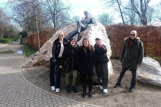 Walking tour in Merrion Square Park with a pint of Guinness Dublin Rogues Tour - Timing, group size, and practical details