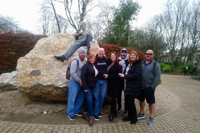 Walking tour in Merrion Square Park with a pint of Guinness Dublin Rogues Tour - The Guinness stop at O’Donoghue’s